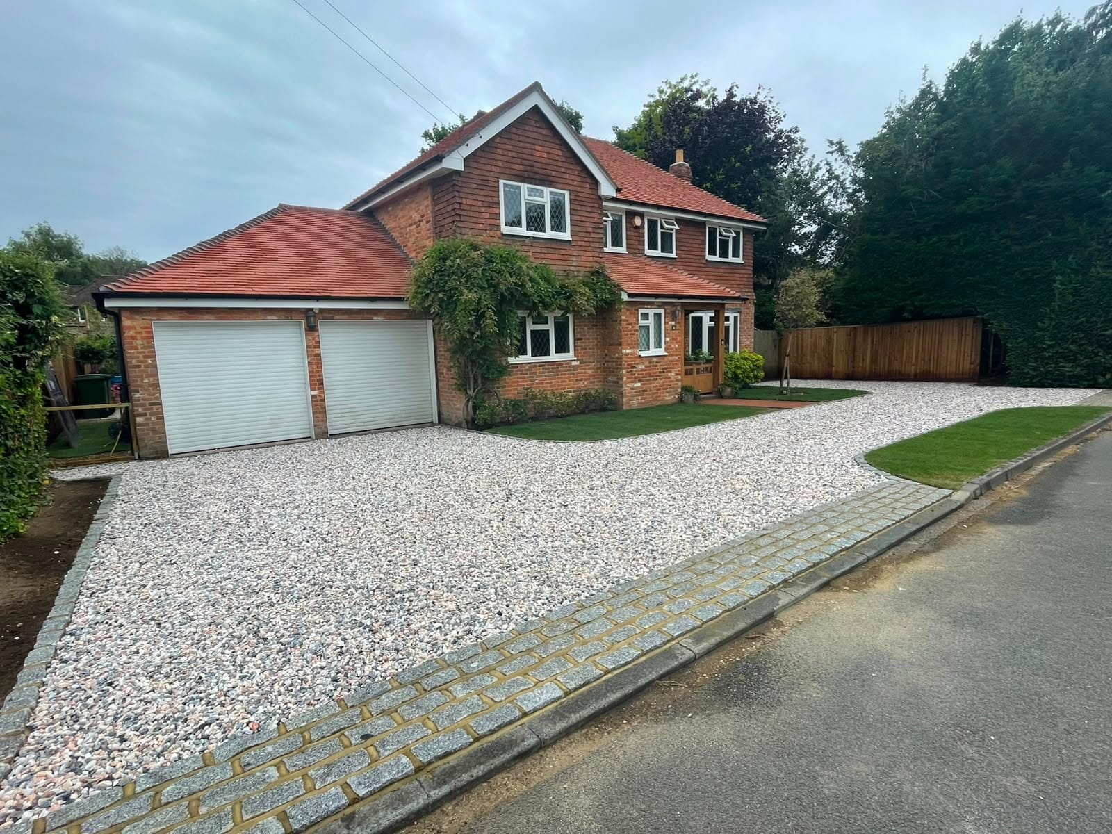 Driveway, patio and landscaping project by Hills Driveways & Patios