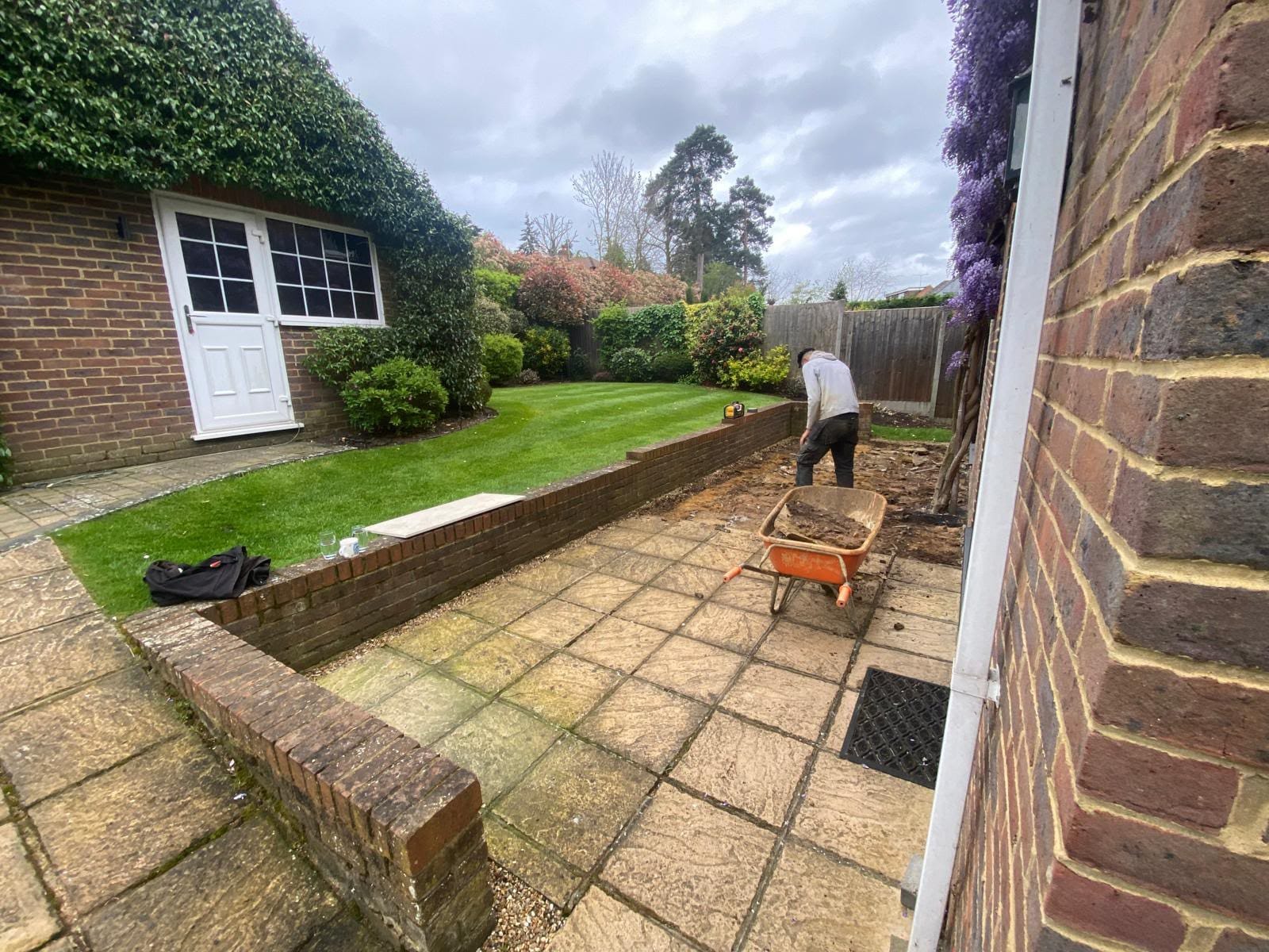 Driveway, patio and landscaping project by Hills Driveways & Patios