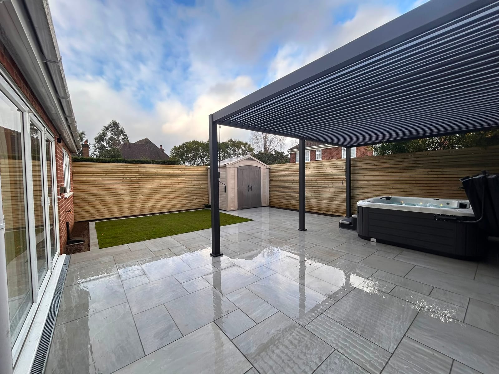 Driveway, patio and landscaping project by Hills Driveways & Patios